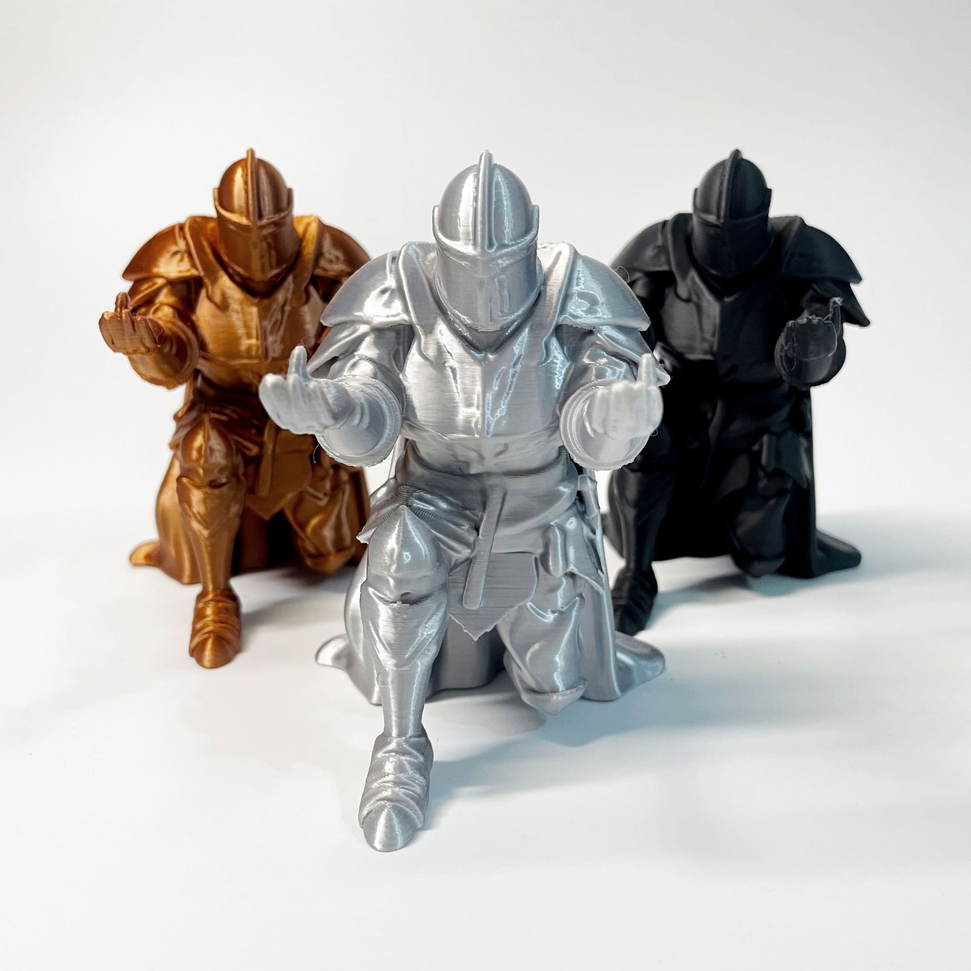 3D Printing Knight Armor - Portapenne 3D a forma di armatura